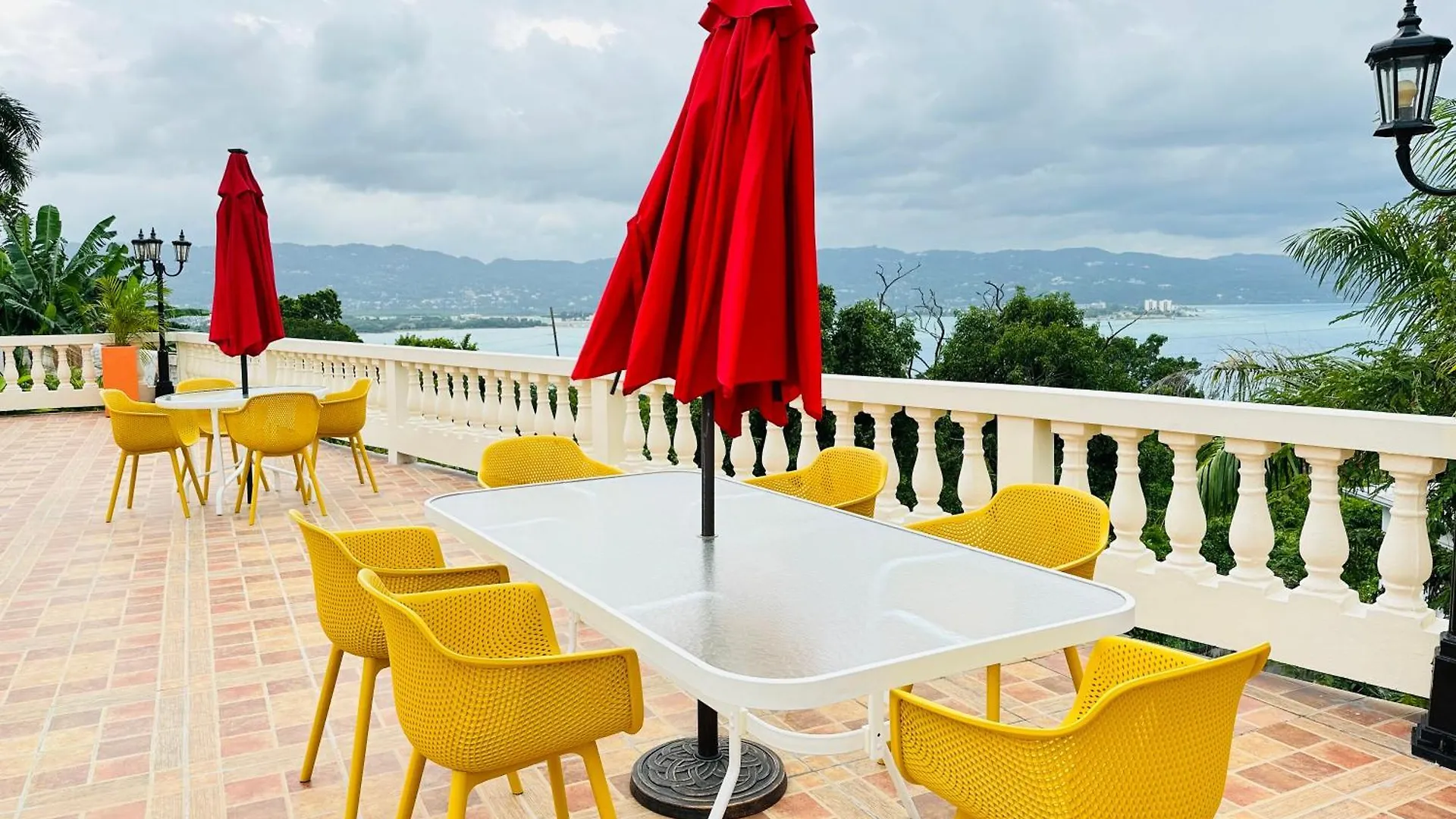 Daire Falcon Shoreline- Airport Pickup Available - Gated-Security Montego Bay