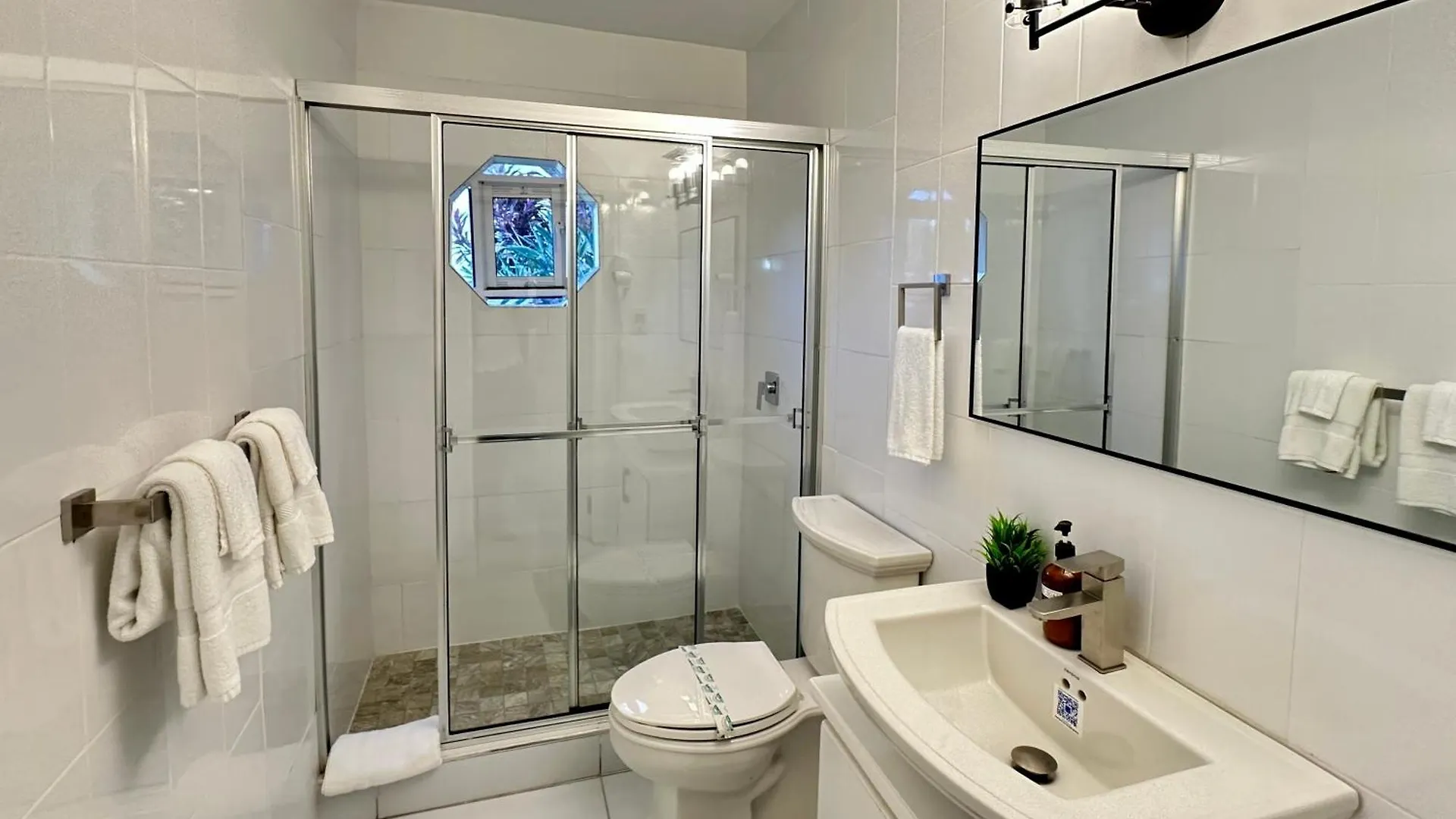 Falcon Shoreline- Airport Pickup Available - Gated-Security Montego Bay Daire